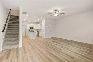 Photo #5: 21059073 Listing