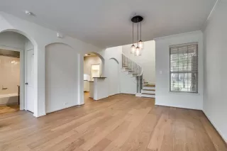 Photo #6: 21059212 Listing