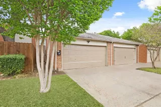 Browse active condo listings in JACKSON ARMS