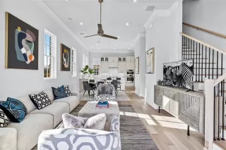 Photo #5: 21059672 Listing