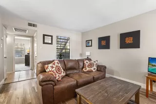 Photo #4: 21060113 Listing 