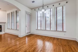 Photo #4: 21060529 Listing