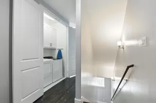 Photo #4: 21060663 Listing