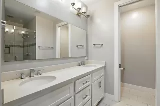 Photo #5: 21060663 Listing