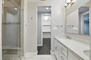 Photo #6: 21060663 Listing