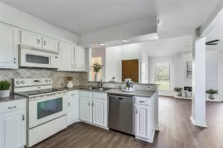 Photo #4: 21062016 Listing 