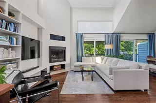 Photo #5: 21062700 Listing