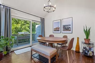 Photo #6: 21062700 Listing