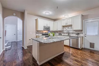 Photo #5: 21063279 Listing 