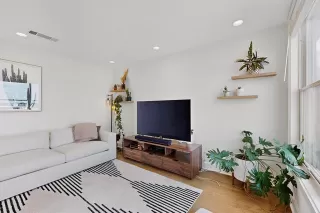 Photo #4: 21063412 Listing