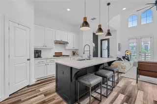 Photo #2: 21064503 Listing