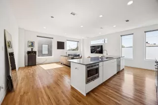 Photo #5: 21064936 Listing 