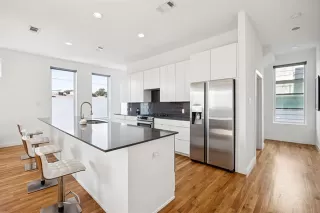 Photo #6: 21064936 Listing 