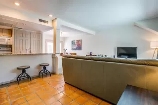 Photo #5: 21065073 Listing 