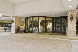 Photo #5: 21065395 Listing