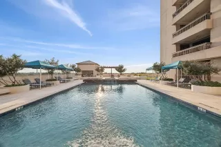 Photo #6: 21065395 Listing