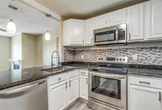 Photo #5: 21066463 Listing