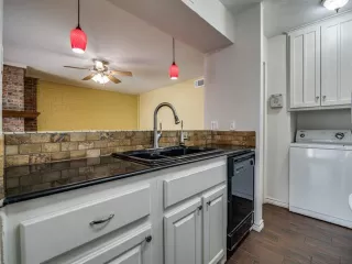 Photo #6: 21066492 Listing