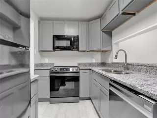 More Details about MLS # 21066570 : 1601 MARSH LANE #200B