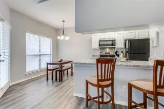 Photo #4: 21067003 Listing