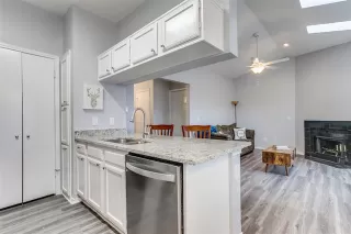 Photo #5: 21067003 Listing