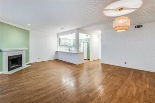 Photo #4: 21067547 Listing