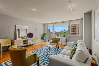 Photo #4: 21068223 Listing