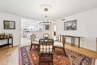 Photo #5: 21068458 Listing