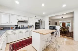 Photo #6: 21068458 Listing