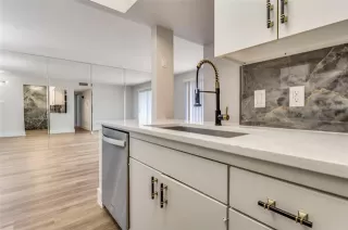 Photo #5: 21070604 Listing 