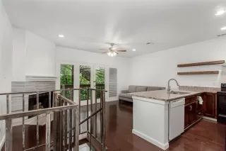 Photo #2: 21070632 Listing