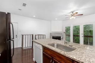 Photo #4: 21070632 Listing