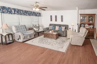 Photo #5: 21070665 Listing