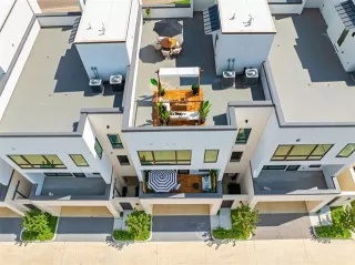 More Details about MLS # 21071244 : 610 N OAK CLIFF BOULEVARD #204