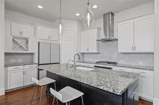 Photo #2: 21071302 Listing