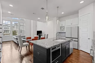 Photo #4: 21071302 Listing