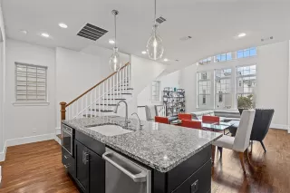 Photo #5: 21071302 Listing