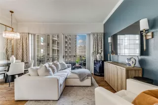 Photo #4: 21071739 Listing