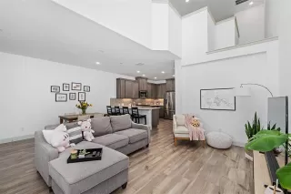 Photo #4: 21072351 Listing 