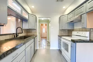 Photo #5: 21072804 Listing 