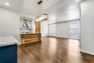 Photo #6: 21072818 Listing