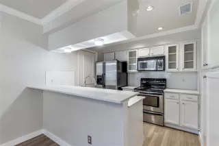 Photo #5: 21073178 Listing