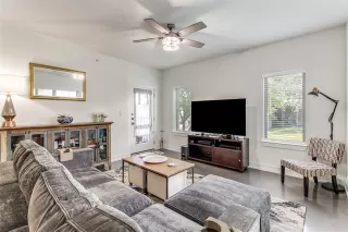 Photo #4: 21073267 Listing