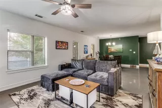 Photo #6: 21073267 Listing