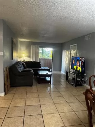 Photo #4: 21075512 Listing