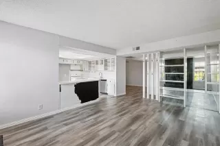 Photo #6: 21075573 Listing