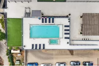 Photo #6: 21075575 Listing