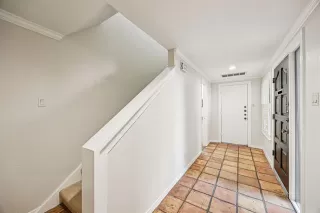 Photo #4: 21075576 Listing