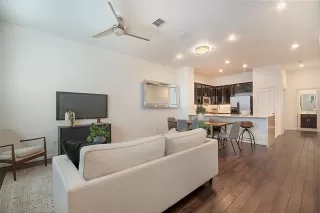 Photo #5: 21077043 Listing