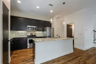 Photo #6: 21077185 Listing